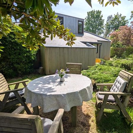 Unique & Rural Child Friendly Annexe With Large Gardens, Games & Tennis Court - Chichester Holiday Properties 외부 사진