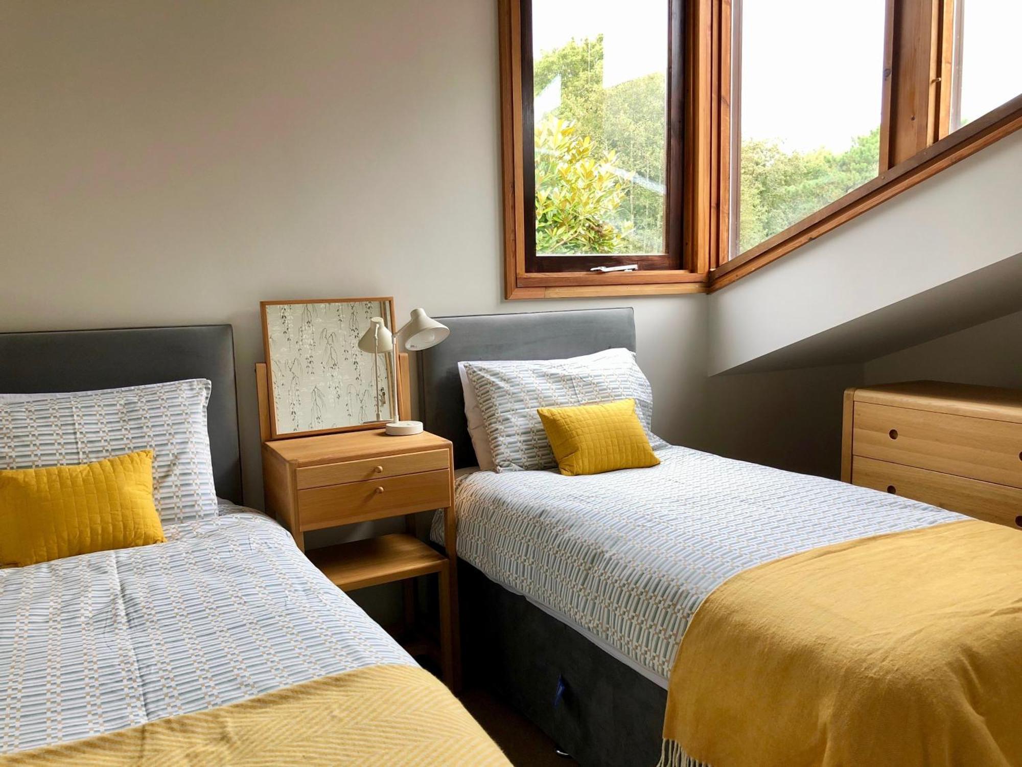 Unique & Rural Child Friendly Annexe With Large Gardens, Games & Tennis Court - Chichester Holiday Properties 외부 사진