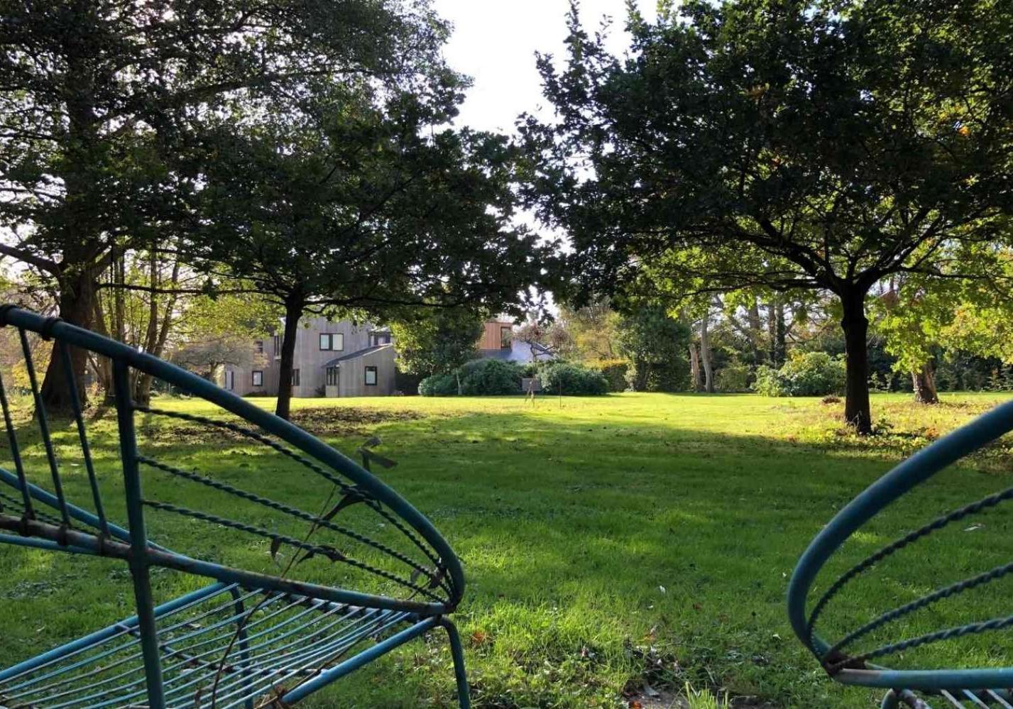 Unique & Rural Child Friendly Annexe With Large Gardens, Games & Tennis Court - Chichester Holiday Properties 외부 사진