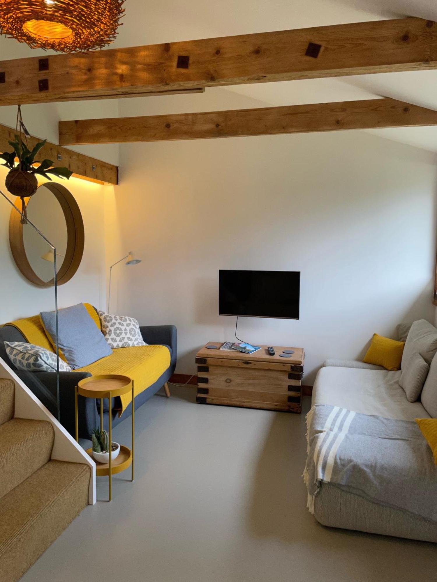 Unique & Rural Child Friendly Annexe With Large Gardens, Games & Tennis Court - Chichester Holiday Properties 외부 사진