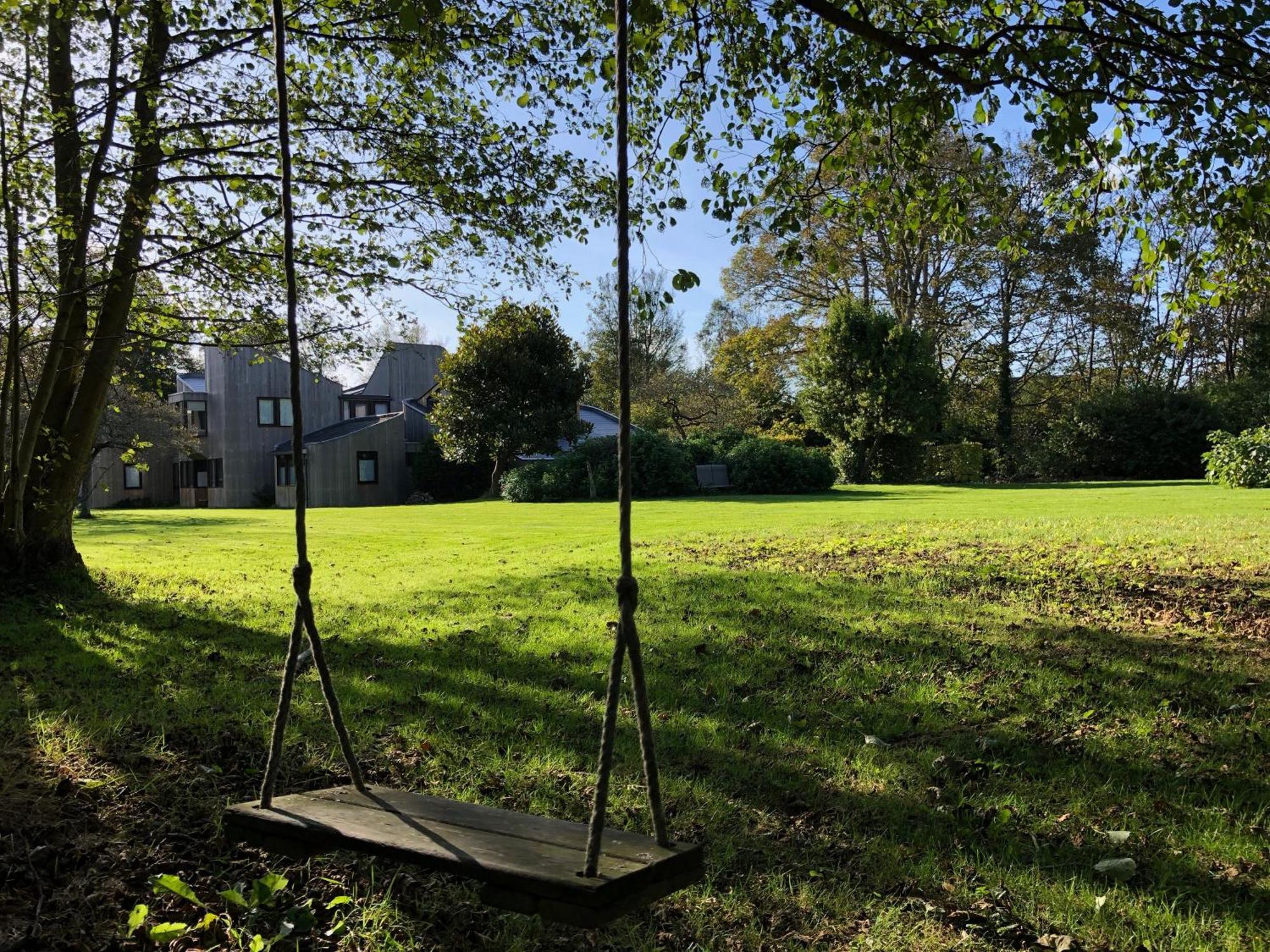 Unique & Rural Child Friendly Annexe With Large Gardens, Games & Tennis Court - Chichester Holiday Properties 외부 사진