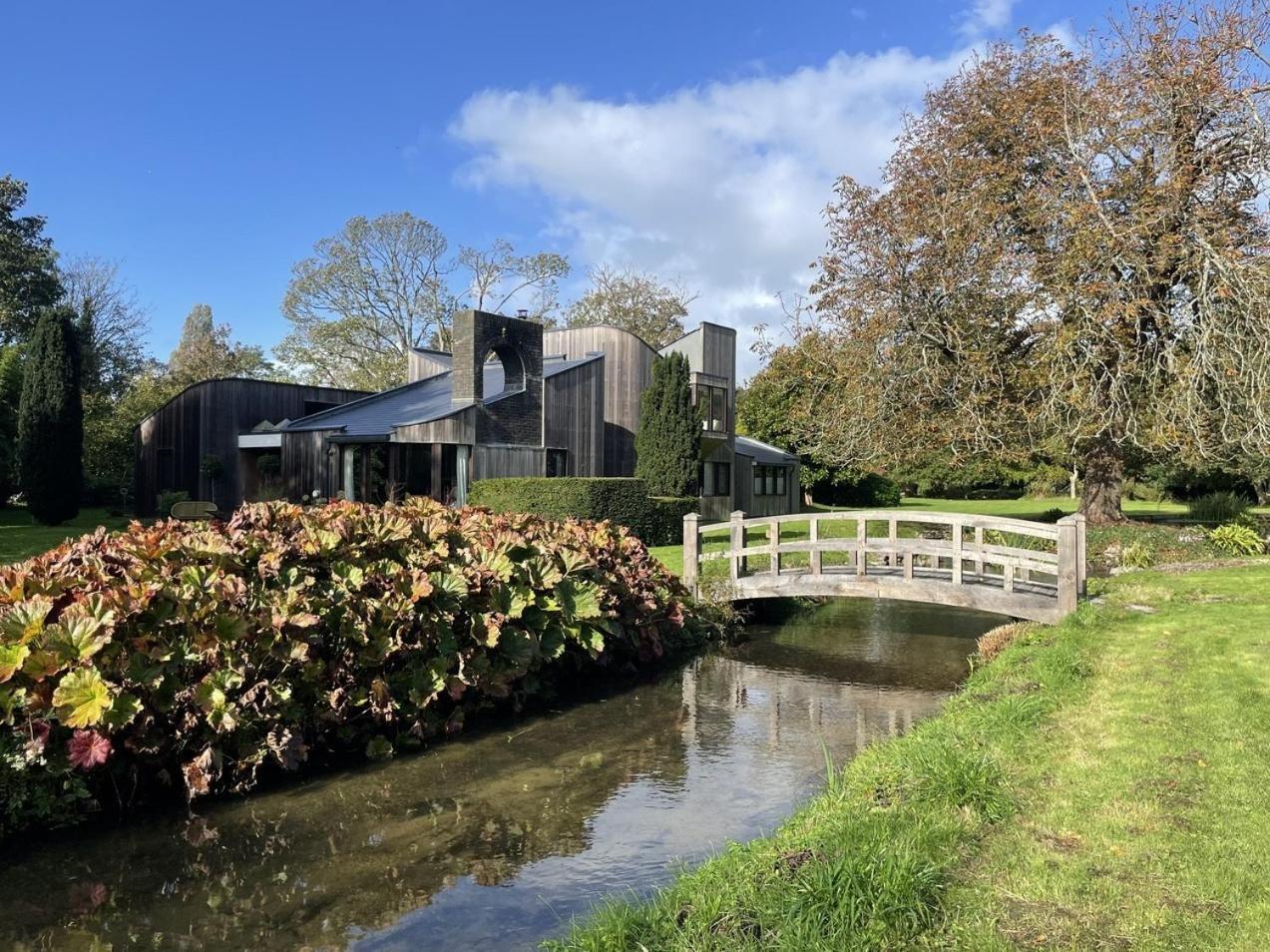 Unique & Rural Child Friendly Annexe With Large Gardens, Games & Tennis Court - Chichester Holiday Properties 외부 사진