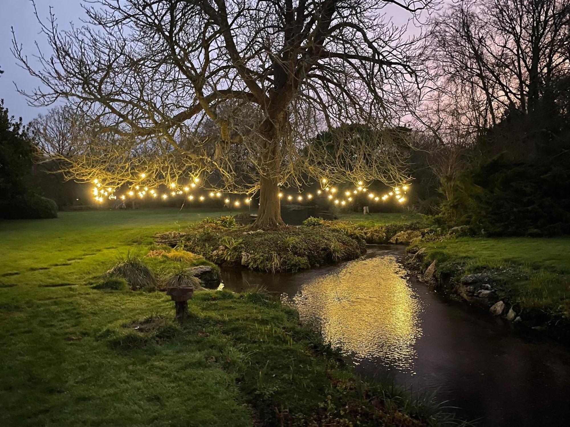 Unique & Rural Child Friendly Annexe With Large Gardens, Games & Tennis Court - Chichester Holiday Properties 외부 사진