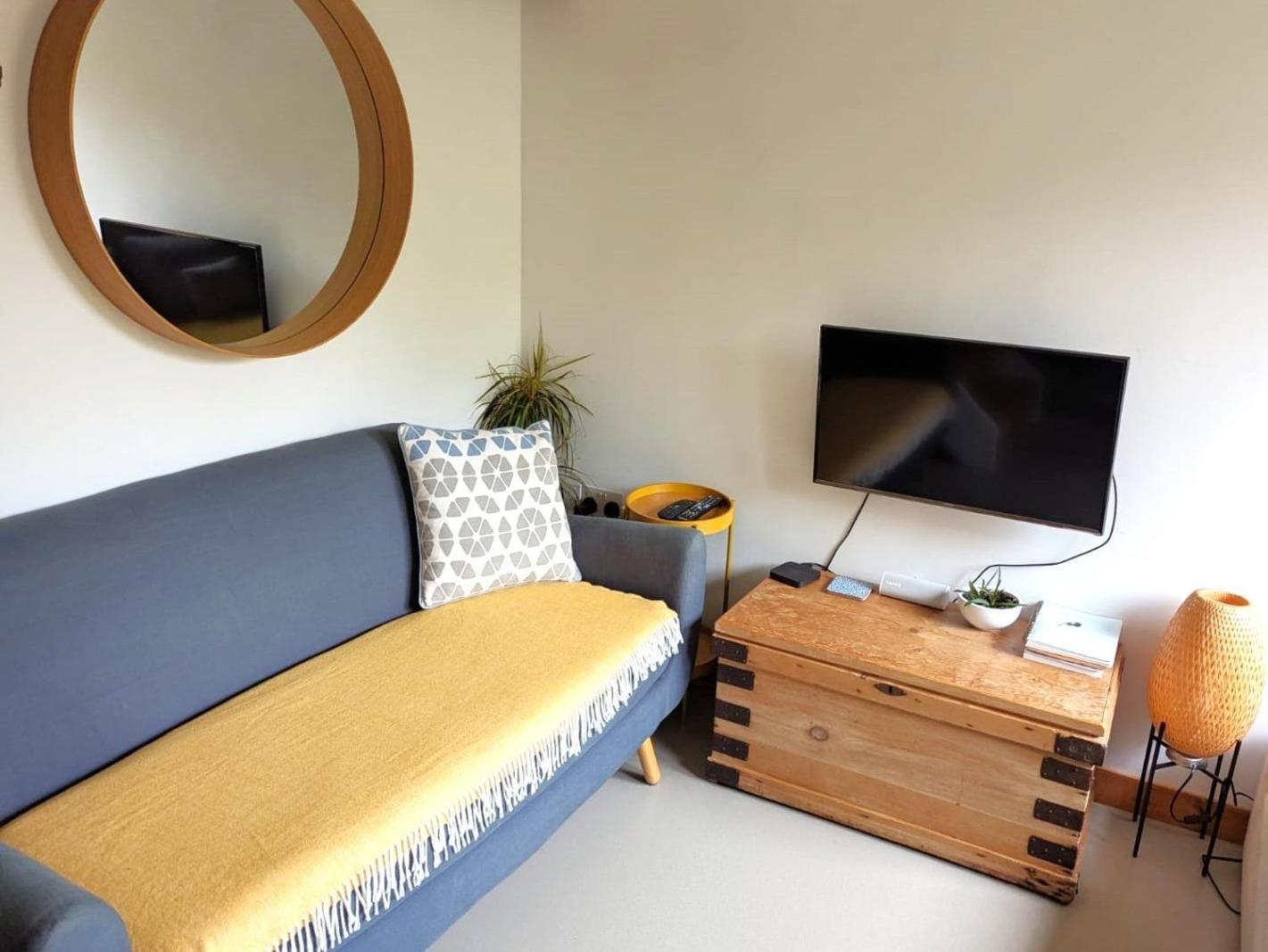 Unique & Rural Child Friendly Annexe With Large Gardens, Games & Tennis Court - Chichester Holiday Properties 외부 사진