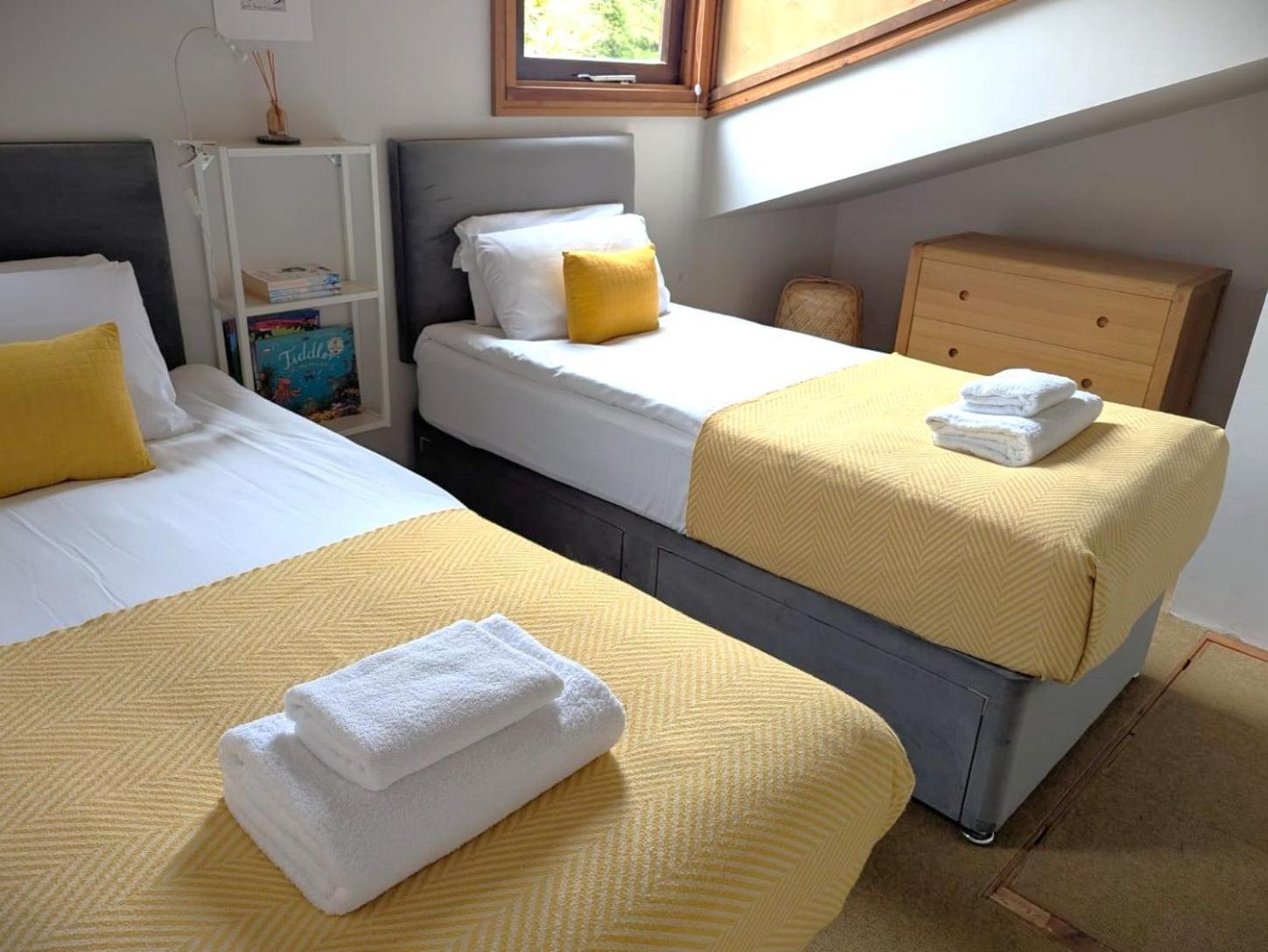 Unique & Rural Child Friendly Annexe With Large Gardens, Games & Tennis Court - Chichester Holiday Properties 외부 사진